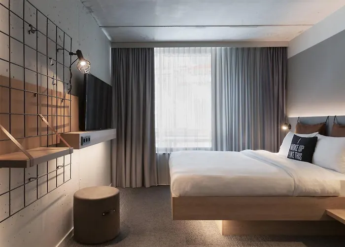Moxy Frankfurt Center 3*