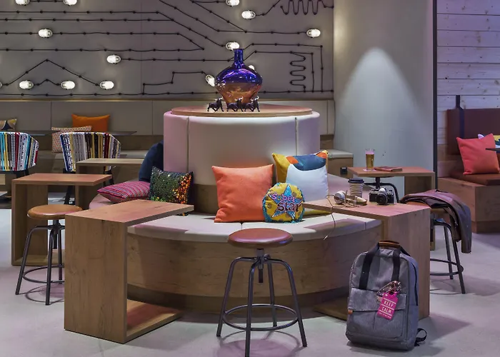 Moxy Frankfurt Center Hotel