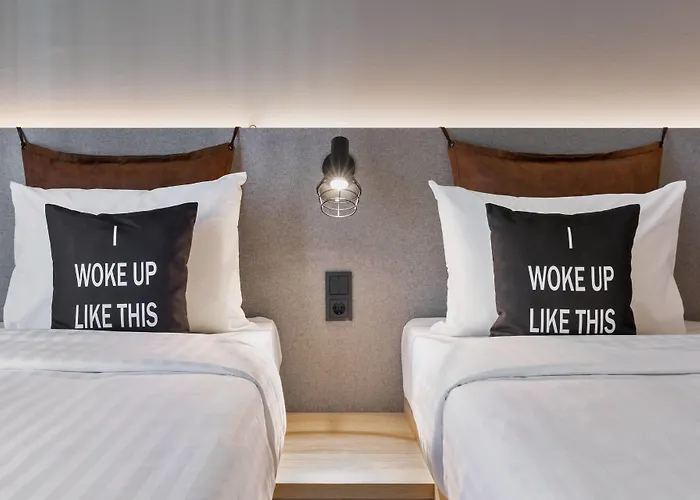 Moxy Frankfurt Center Hotel 3*