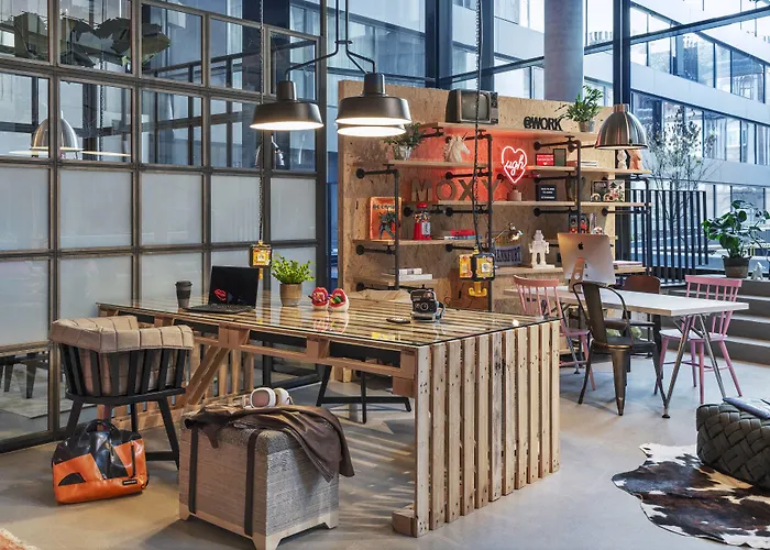 Hotel Moxy Frankfurt Center 3*