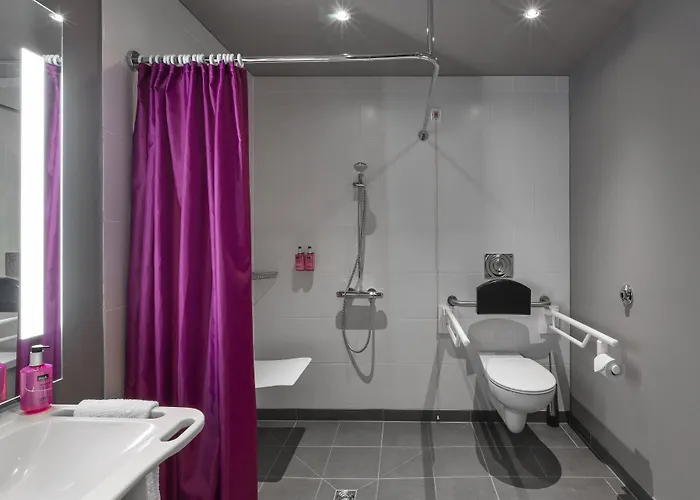 Moxy Frankfurt Center Hotel 3*