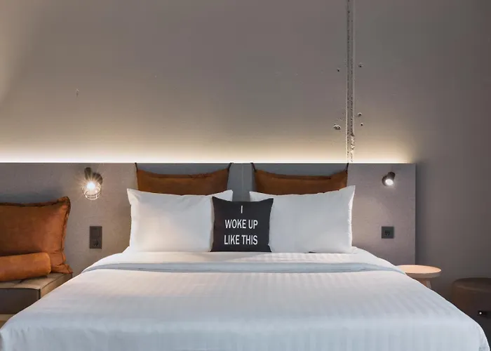 Hotel Moxy Frankfurt Center 3*