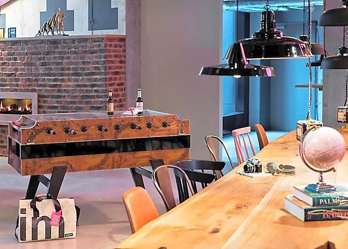 Moxy Frankfurt Center 3*