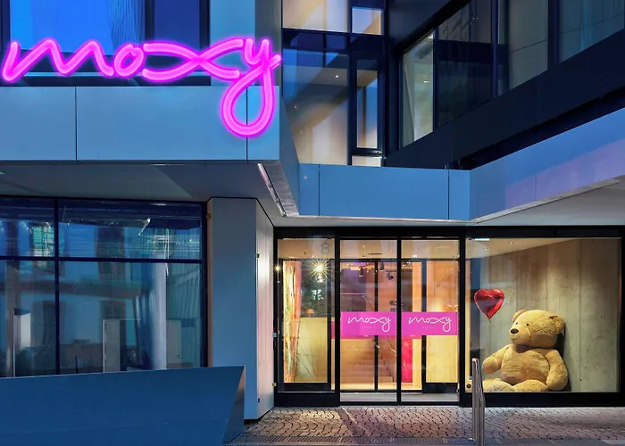Moxy Frankfurt Center 3*